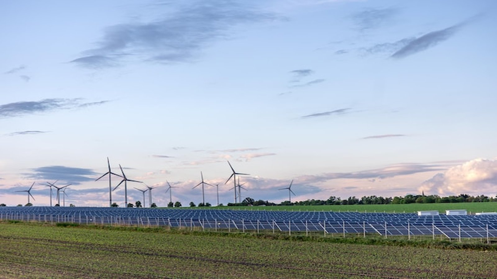 Green ammonia pathways: using wind and solar to create low-emission potassium-nitrate fertilizers